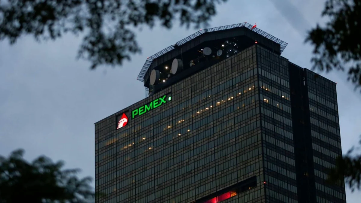 Revisión de cámaras en Torre Pemex.